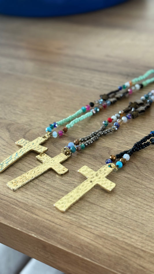 Sautoir croix dorée/perles