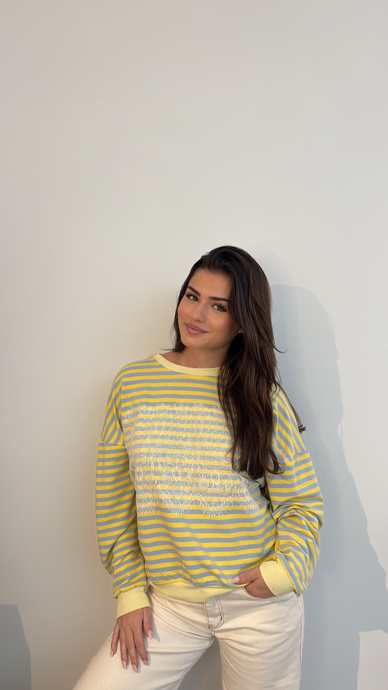 Sweat rayé jaune & blanc avec dentelle