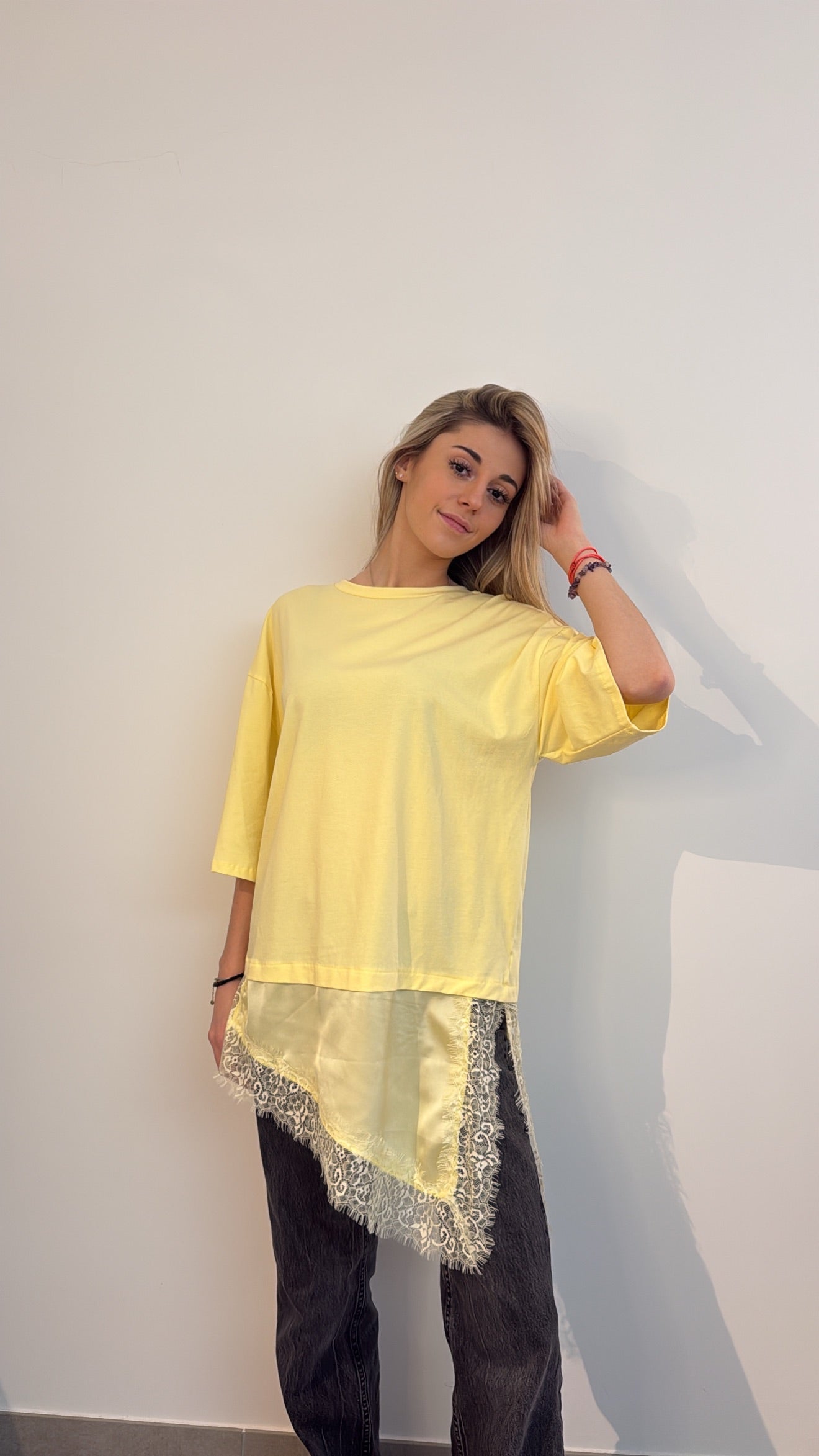 T-shirt oversize jaune avec dentelle